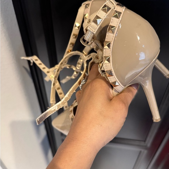 Nude and gold heels , very comfy. - Picture 7 of 8